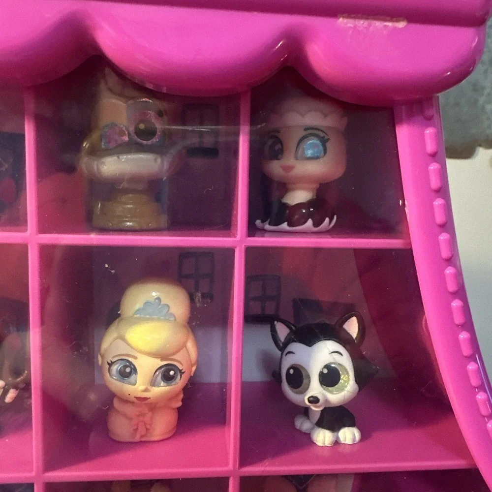 LOT 21 DISNEY‎ Doorables Figures in PINK Ultimate Collectors Case Rare